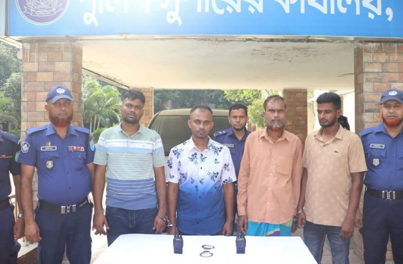 গজারিয়াতে ডিবি পরিচয়ে অটোরিকশা চুরি,  গ্রেপ্তার ৪