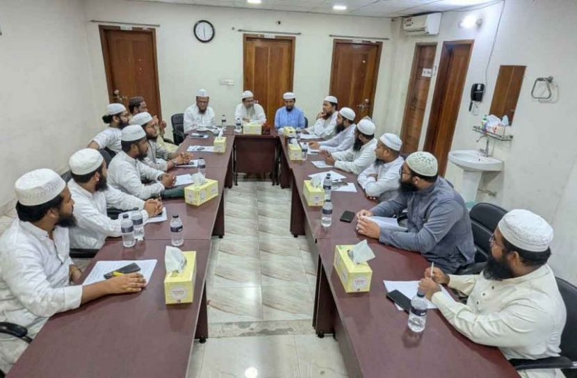 সাংবাদিকদের সঙ্গে কওমি মাদ্রাসার শিক্ষা বোর্ডের মতবিনিময়