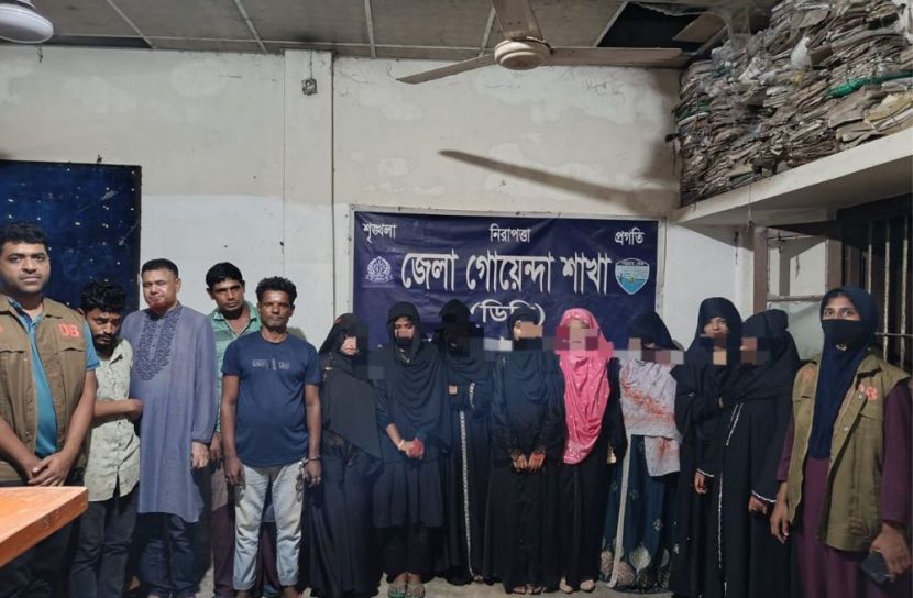 নোয়াখালীতে আবাসিক হোটেলে ডিবির অভিযানে গ্রেপ্তার ১২  