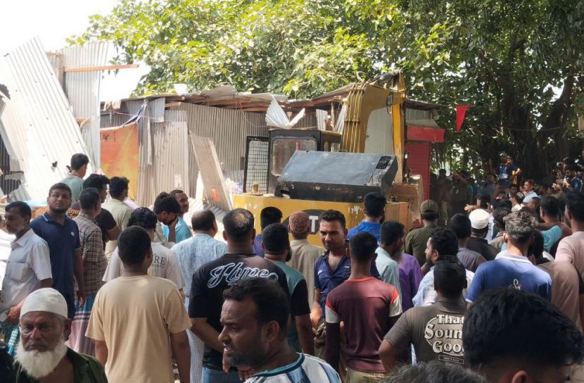 মুন্সীগঞ্জ লঞ্চঘাটে ৩২ অবৈধ স্হাপনা উচ্ছেদ