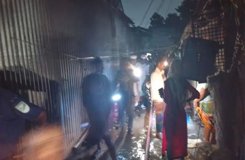 গাজীপুরে সিলিন্ডার বিস্ফোরণে আগুন, পুড়ল ৪২ ঘর
