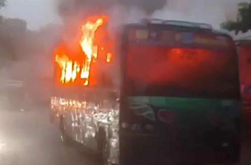 পল্লবীতে পরিস্থান পরিবহনের বাসে আগুন