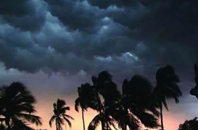 রাতে ১৩ অঞ্চলে ঝড়-বজ্রবৃষ্টির আভাস