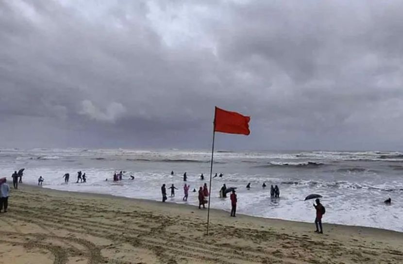 বঙ্গোপসাগরে গভীর নিম্নচাপ, সতর্ক সংকেত
