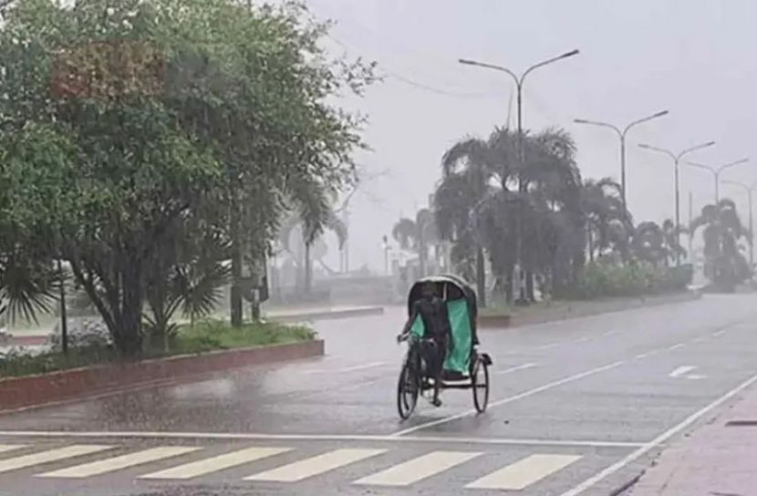 ঢাকায় হালকা বৃষ্টির আভাস, বাড়তে পারে গরম