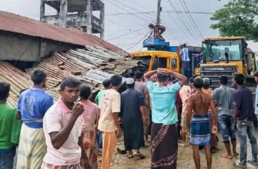 লালমনিরহাটে অটোরিকশাকে ট্রাকের চাপা, নিহত ৩