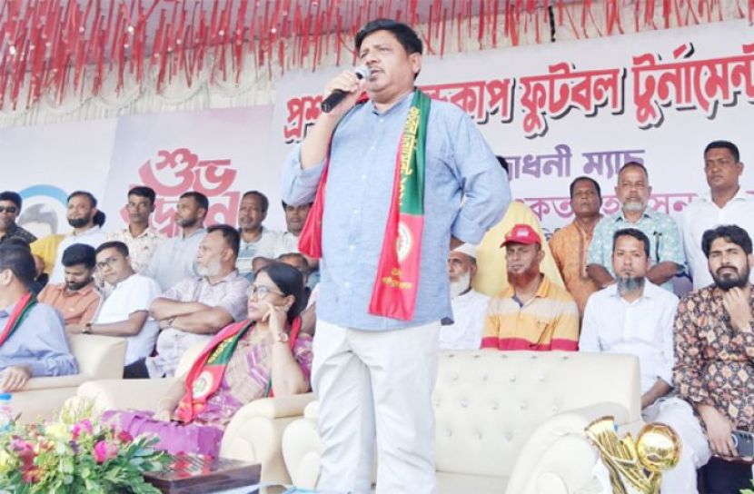 গাজীপুরে প্রশাসক গোল্ডকাপ ফুটবল টুর্নামেন্টের উদ্বোধন