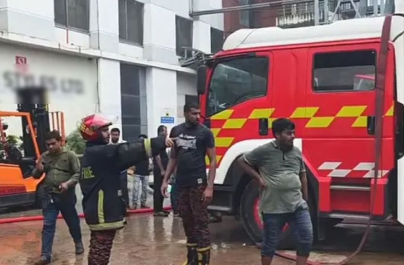 গাজীপুরে পোশাক কারখানায় আগুন, নিয়ন্ত্রণে ৯ ইউনিট