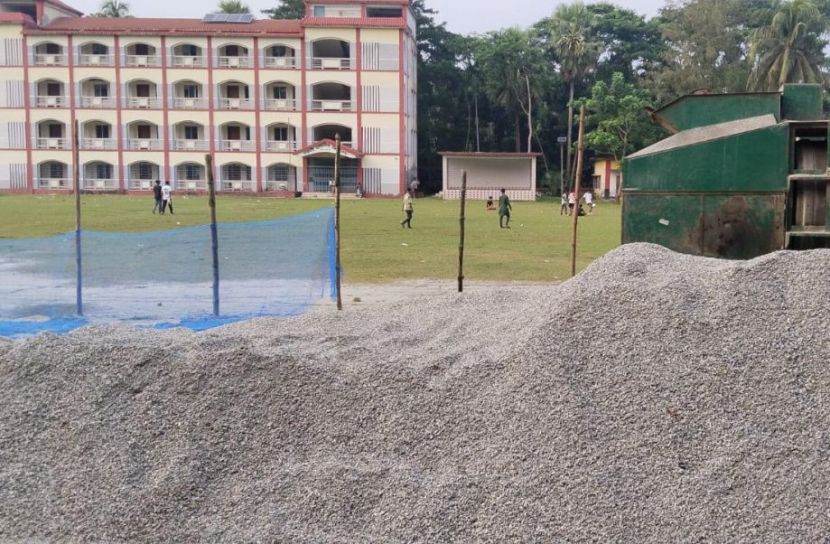 স্কুল মাঠে নির্মাণসামগ্রী, খেলাধুলায় বিঘ্ন সৃষ্টি