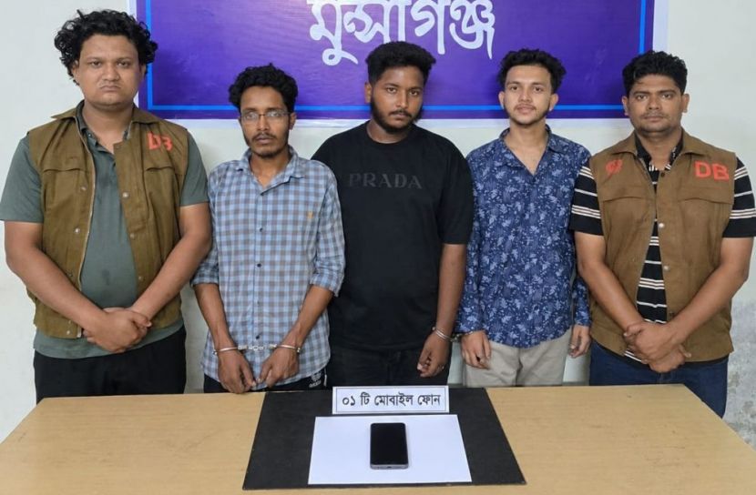 নারীর আপত্তিকর ভিডিও ধারণ করে ব্ল্যাকমেইল, গ্রেপ্তার ৩