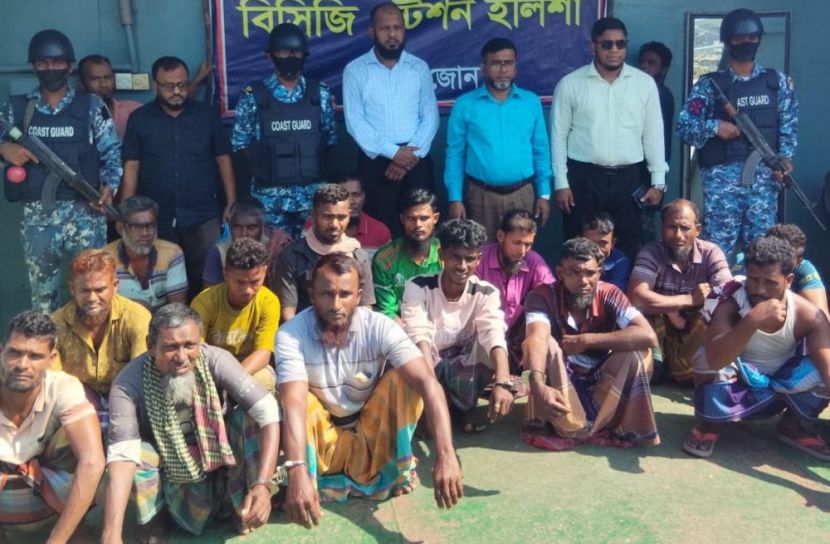 ভোলায় ১৮ জেলে আটক, ৩ লাখ মিটার জাল ও ৫০ কেজি ইলিশ জব্দ