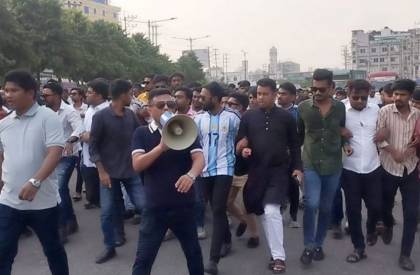 নিষিদ্ধ আওয়ামী লীগের কর্মসূচি ঘিরে সাভারে ছাত্রদলের শক্তি প্রদর্শন