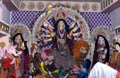 রাজধানীর শাঁখারীবাজারের একটি পূজা মন্ডপ।  ছবি : সান নিউজ