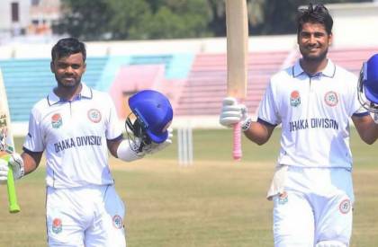 অবিশ্বাস্য রেকর্ডের পর দুই হিরো অঙ্কন ও নাঈম শেখ । ছবি : বিসিবি