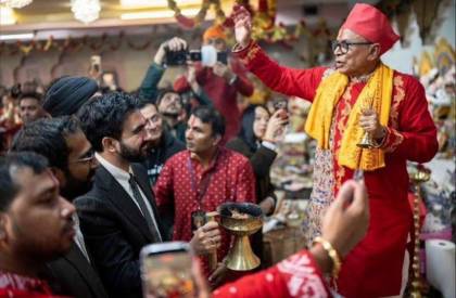 নিউইয়র্কে উৎসবমুখর পরিবেশে দুর্গাপূজায় মেয়র জোহরান মামদানি । ছবি : সংগৃহীত