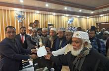 মনোনয়ন ফরম সংগ্রহ করলেন আমির হামজা