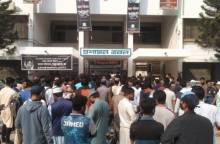 ইবিতে নিয়োগ বোর্ড স্থগিতের প্রতিবাদে প্রশাসন ভবনে শিক্ষার্থীদের তালা
