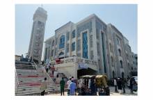 মাদারীপুর মডেল মসজিদ; একসঙ্গে নামাজ পড়েন ৩ হাজার মুসল্লি