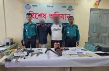চট্রগ্রামে শীর্ষ সন্ত্রাসী বড় সাজ্জাদের ২ অনুসারী অস্ত্র ও ইয়াবাসহ গ্রেপ্তার