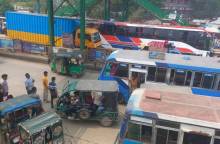 ভালুকায় নির্ধারিত স্টপেজ ফাঁকা, সড়কেই বাস থামায় বাড়ছে ঝুঁকি