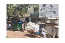 মুন্সীগঞ্জে মা ও শিশু কল্যাণ কেন্দ্রের সামনে অবৈধ দোকানপাট, চরম ভোগান্তিতে রোগীরা