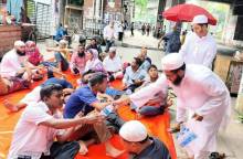 এমপিওর দাবিতে চলমান অবস্থান কর্মসূচিতে পানি-স্যালাইন  বিতরণ ছাত্র জমিয়তের