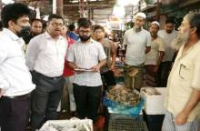নোয়াখালীতে  জেলি মিশ্রিত ১৪২ কেজি চিংড়ি জব্দ, দুই ব্যবসায়ীকে জরিমানা