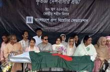 শহীদ মিনারে মুস্তাফা মনোয়ারকে সর্বস্তরের মানুষের শ্রদ্ধা 