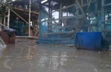 মোল্লাহাটে মাত্র ১'শ মিটার ড্রেনের অভাবে জলাবদ্ধতায় অর্ধশতাধিক পরিবার   