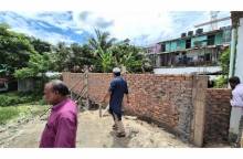 রাতের আঁধারে সাবেক সচিবের জায়গা দখলের অভিযোগ