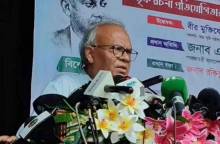 টিএসসিতে রচনা প্রতিযোগিতার পুরস্কার বিতরণী অনুষ্ঠানে বক্তব্য দেন রুহুল কবির রিজভী।   ছবি : সংগৃহীত