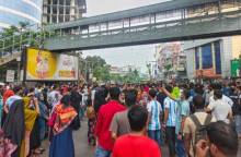 রাজধানীতে সড়ক অবরোধ পোশাক শ্রমিকদের